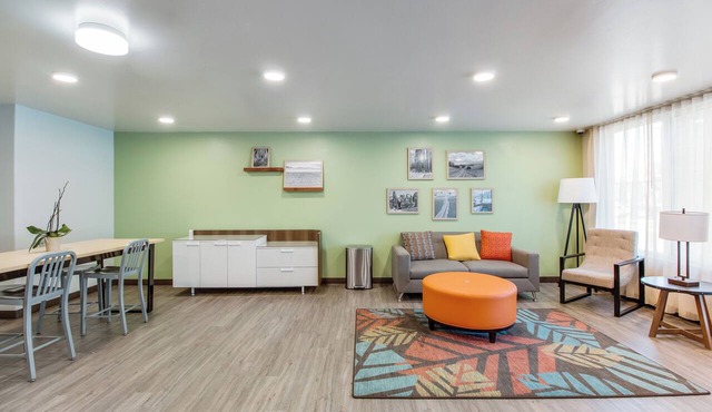 WoodSpring Suites Bakersfield Airport