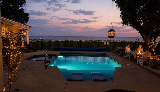 Wynsum Pelican Gulf Front 2 BR 2 BA Pool House only 11 miles from Ocean Springs!