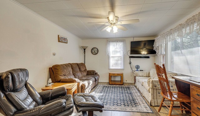 Year-Round Chain of Lakes Retreat! Northwoods Home