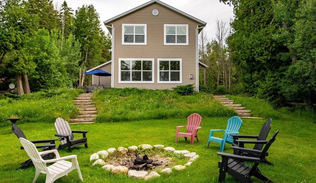 You’ll be Bay dreaming here at this beautiful North Bay waterfront home!