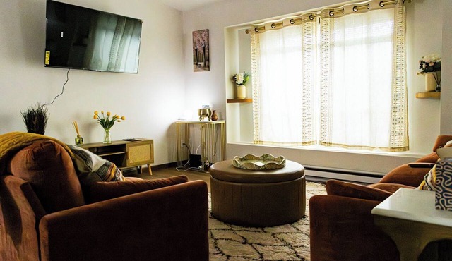Your Home Away from Home :Spacious & Cozy