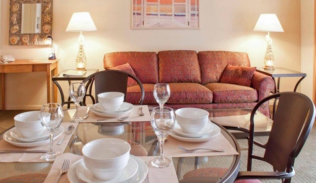 Your Relaxing Getaway Awaits! 2 Comfortable Units, Free Parking, Onsite Pool