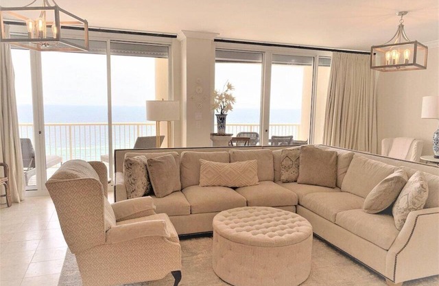 Avalon 1905 - Beach Club - 5/5 Double Mstr Bedrooms-50 Ft Balcony- Pools - beach