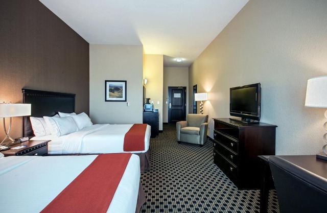 Holiday Inn Express Green Bay East Ihg Hotel 