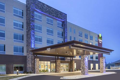 Holiday Inn Express Suites Hudson 