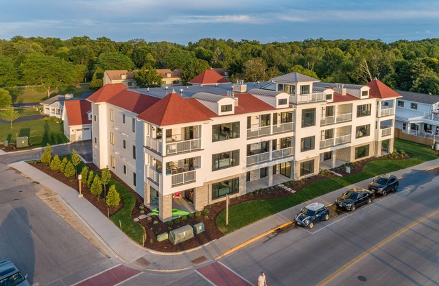 Top Floor Luxury Unit Downtown Sister Bay Marina and Water Views!