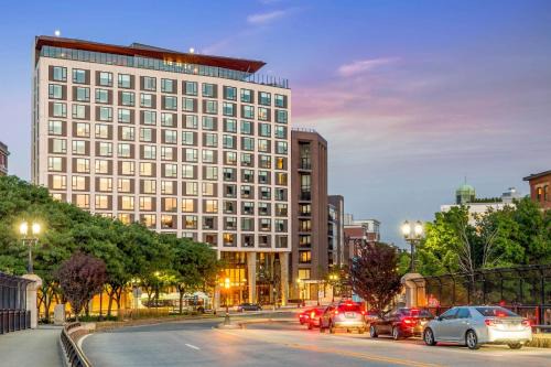 D Street - West Broadway Hotel | Cambria Hotel Boston Downtown - Seaport
