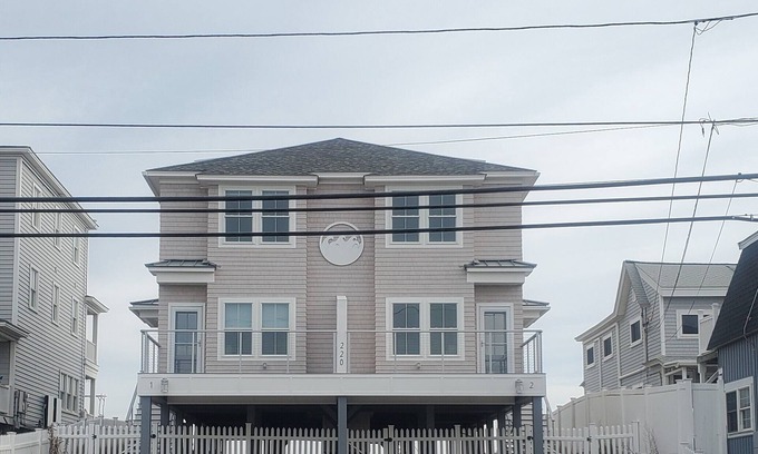 Salisbury House | Direct Ocean Front Salisbury Beach Whole HousenDuplex 2 units side by side. New
