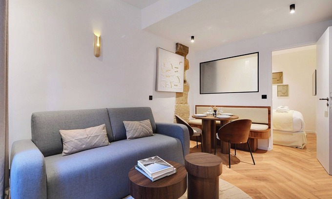 Sorbonne Apartment | Elegant Comfort in the heart of Paris-Notre Dame
