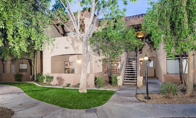 North Scottsdale House | Restful 1 BR by Casago