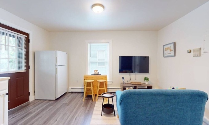 Riverside Apartment | Sunny Riverside Apt Near MIT, Harvard & Red Line