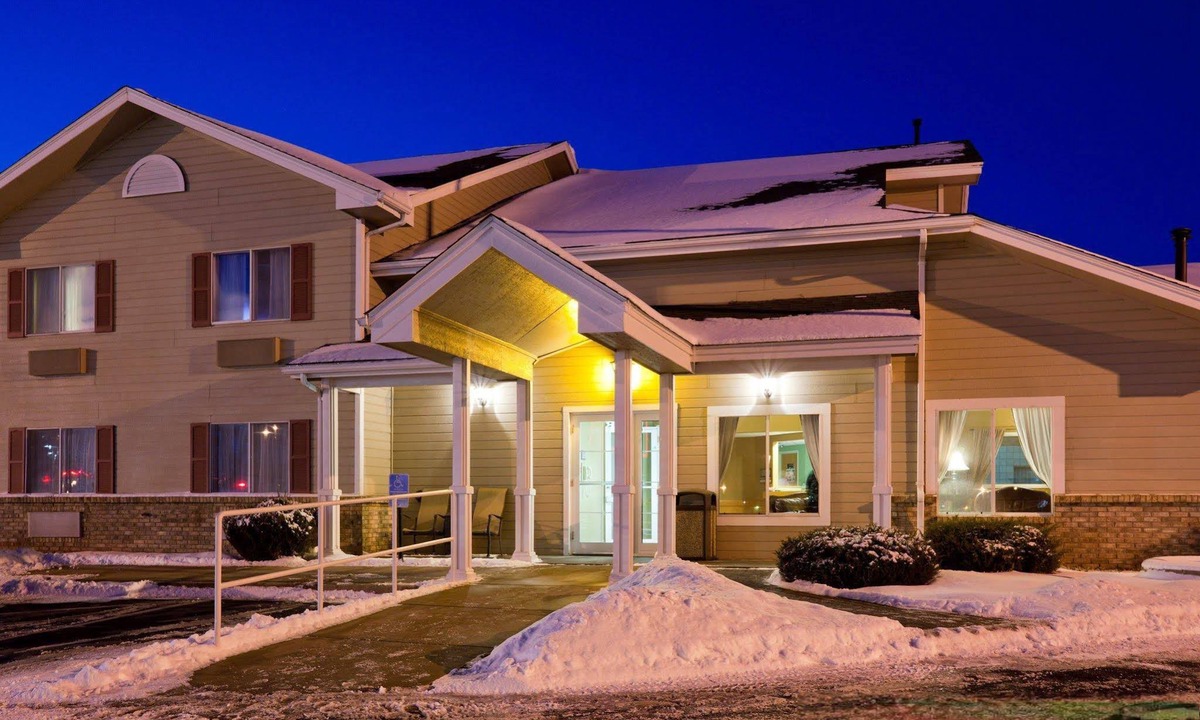 Northfield Hotel | Country Inn & Suites by Radisson, Northfield, MN