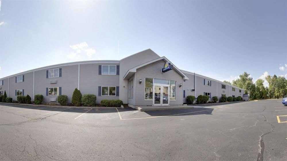 Cedar Falls Hotel | Days Inn by Wyndham Cedar Falls- University Plaza
