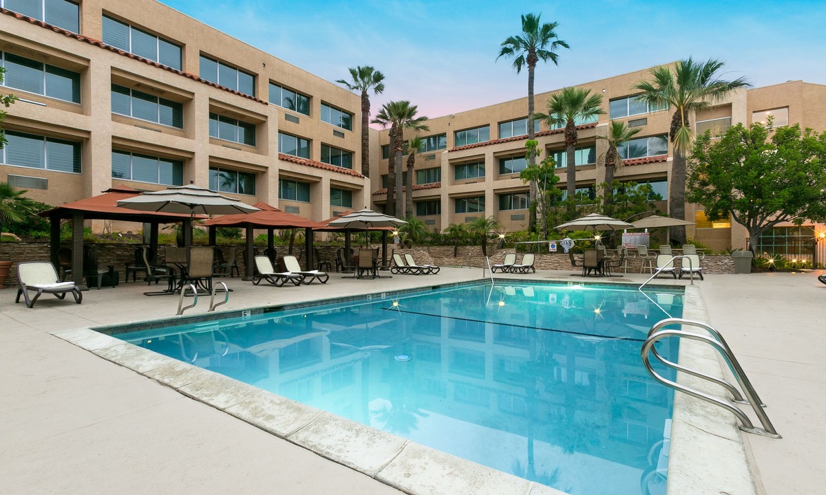 Simi Valley Hotel | Grand Vista Hotel