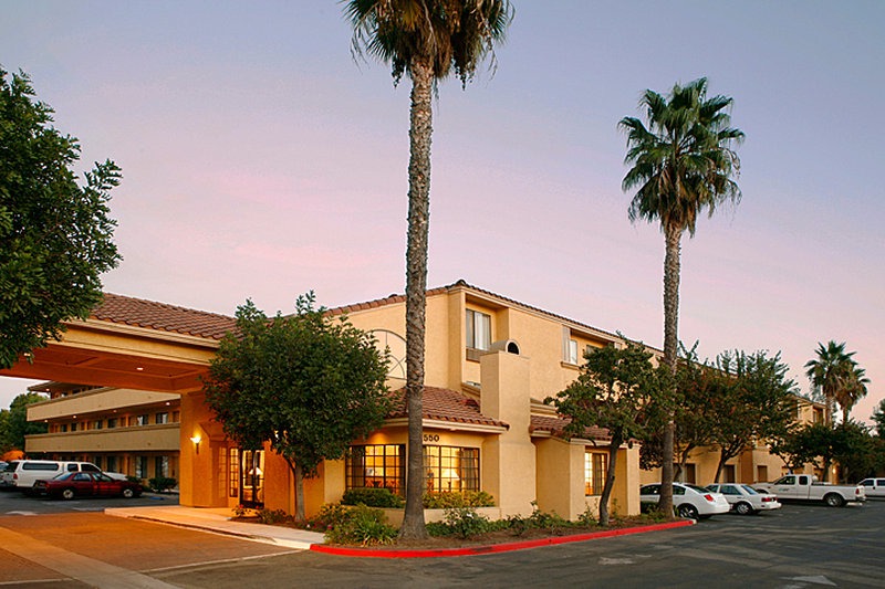 Simi Valley Hotel | Holiday Inn Express Simi Valley, an Ihg Hotel