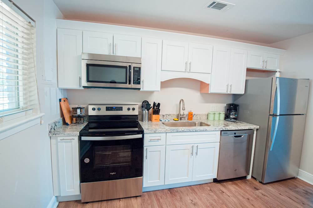 Biloxi Apartment | 💥👣WALK 2 SHORES | 2BR SLEEPS 6 & NEARBY CASINOS