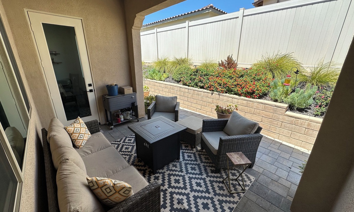 Ventura County House | Room in house with access to gym & pool, WiFi in beautiful Santa Paula