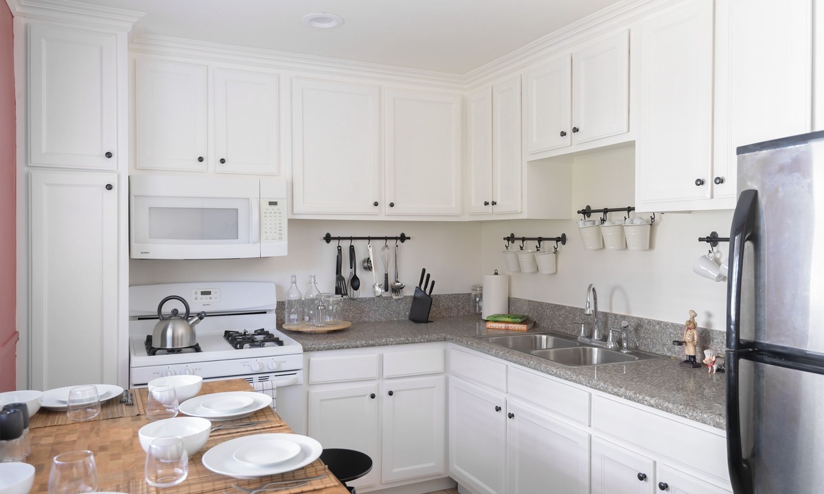 Valley Village Apartment | Clean and Airy Apartment in Valley Village