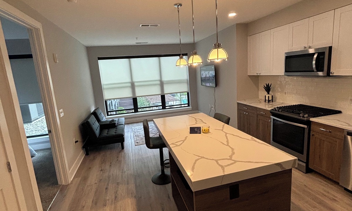 Old Town North Apartment | Floor to Ceiling Windows! Rooftop, Swimming Pool plus more..Your cozy getaway