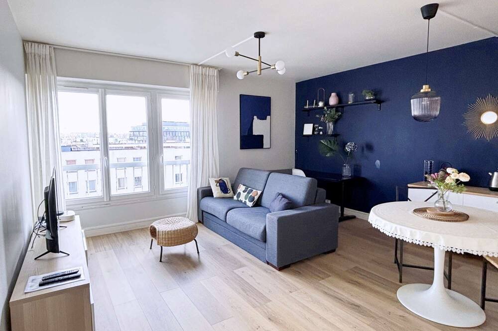 Vanves Apartment | 3 minutes from metro, sleeps 2, and parking at Porte de Versailles 3 stars
