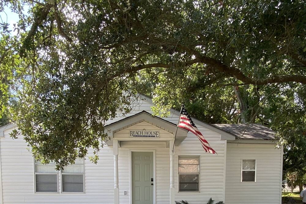 Mississippi City House | Charming cottage near beach!