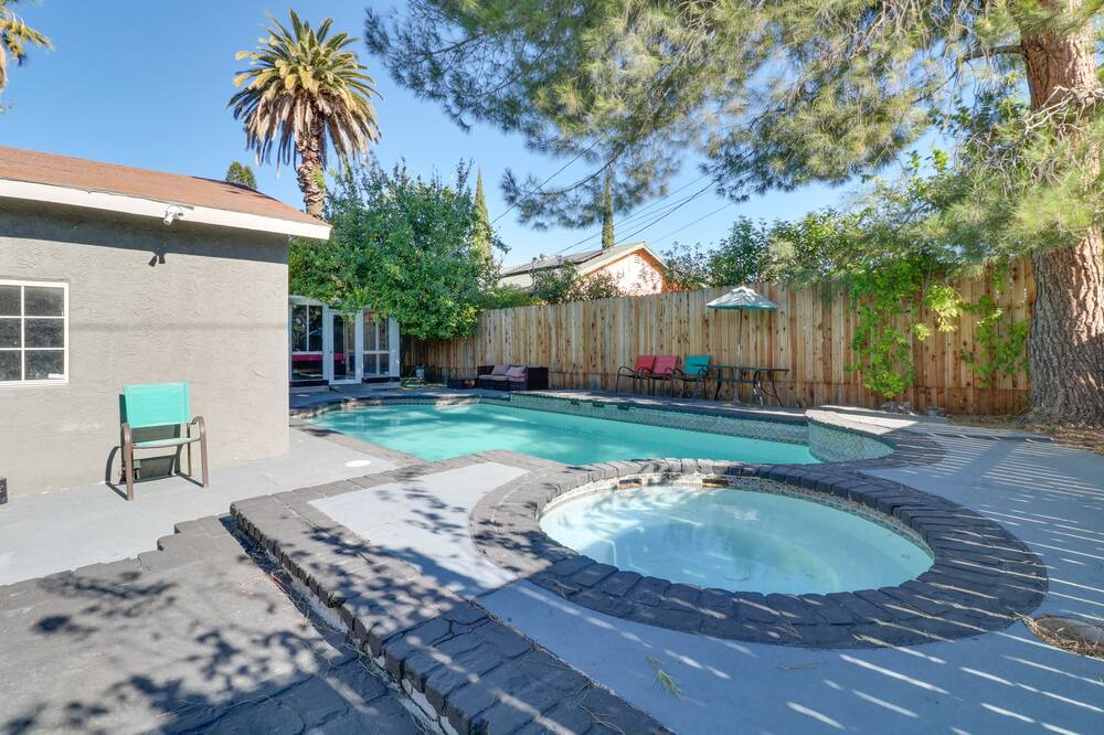 Northridge House | Sunny Northridge Getaway w/ Private Outdoor Pool!