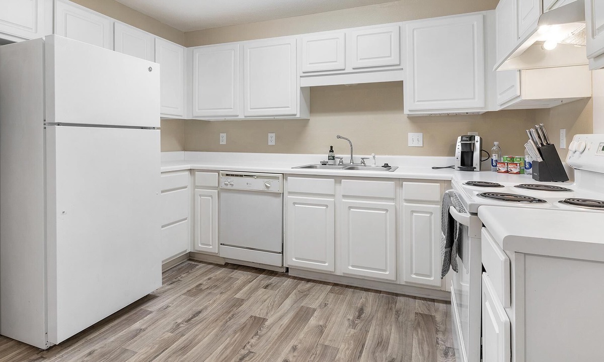 Pearl River Apartment | Modern Apartment in Prime Location (ID1402X064)