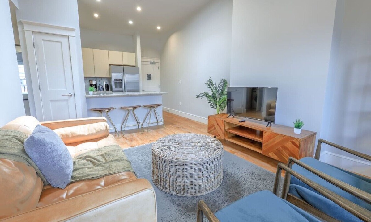 Back Bay Apartment | Unbeatable Location! Newbury St. 1BR