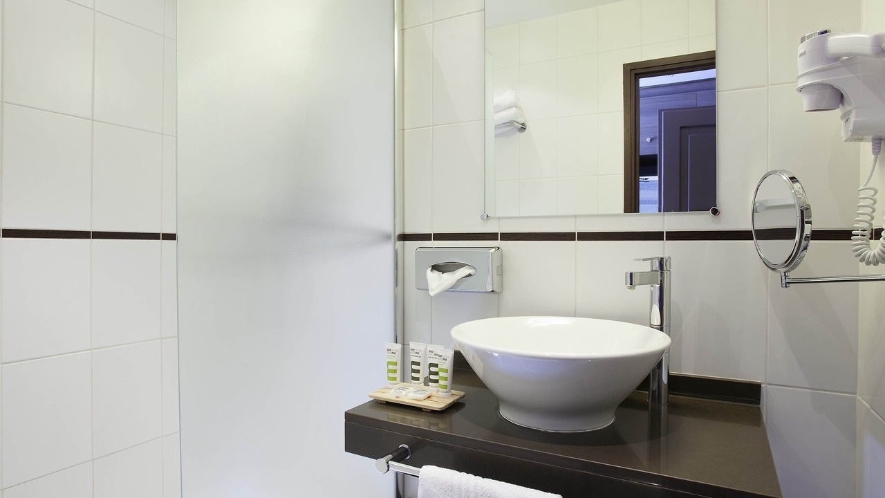 Photo of Bathroom in Le Chesnay