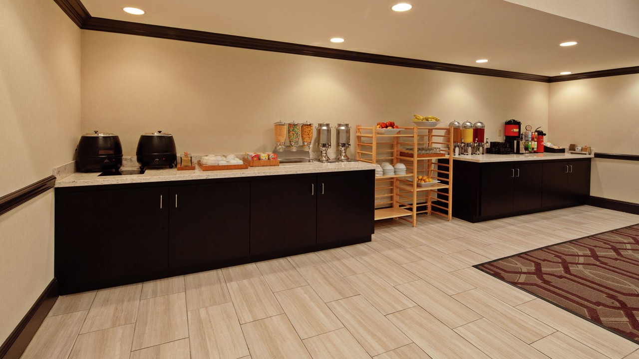 Photo of Kitchen in Kenner - Louis Armstrong International Airport