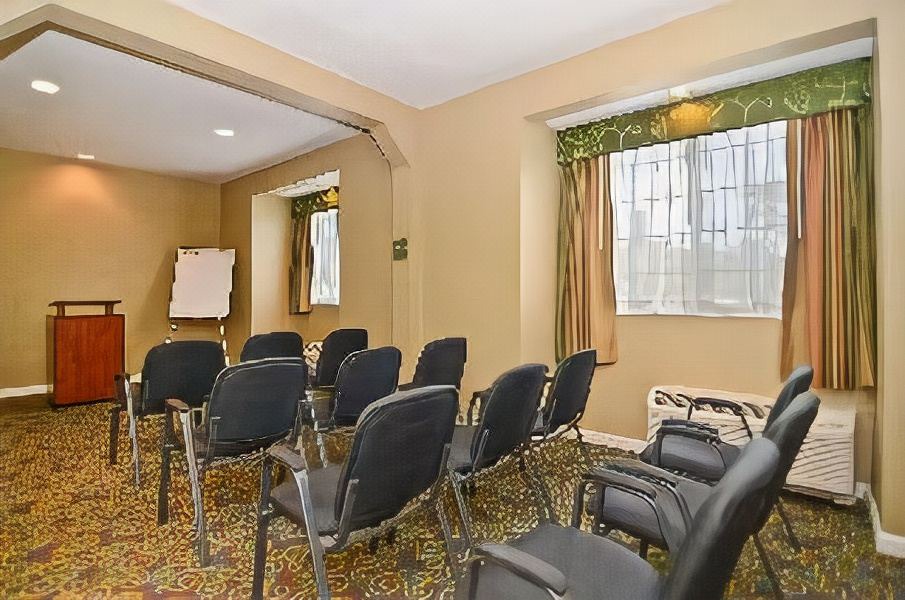 Photo of Livingroom in California City