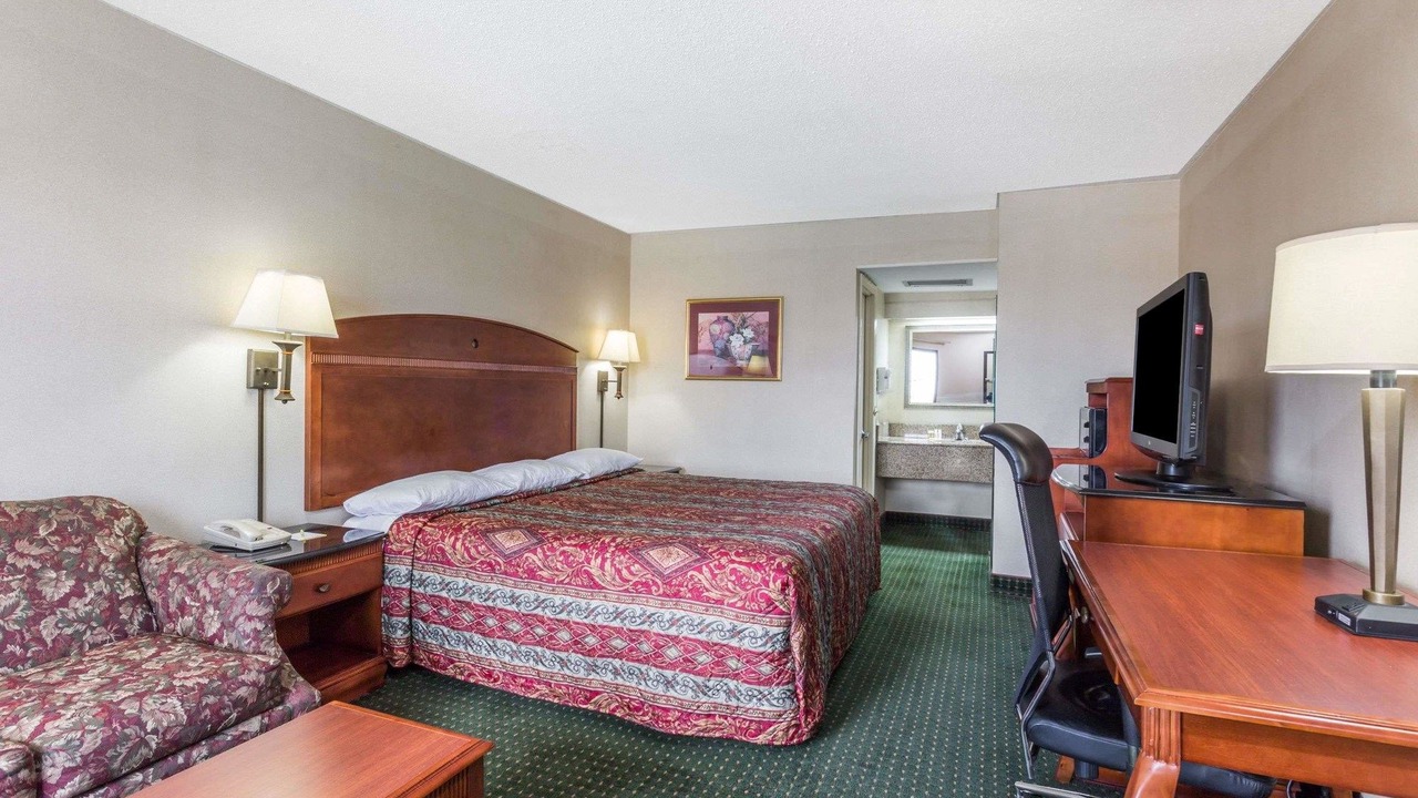 Photo of Livingroom in Camp Springs