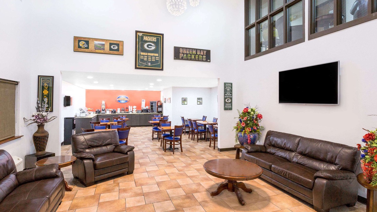 Photo of Livingroom in Ashwaubenon