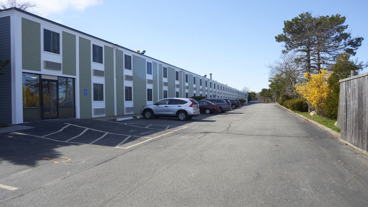 Photo of Buildings in Teaticket
