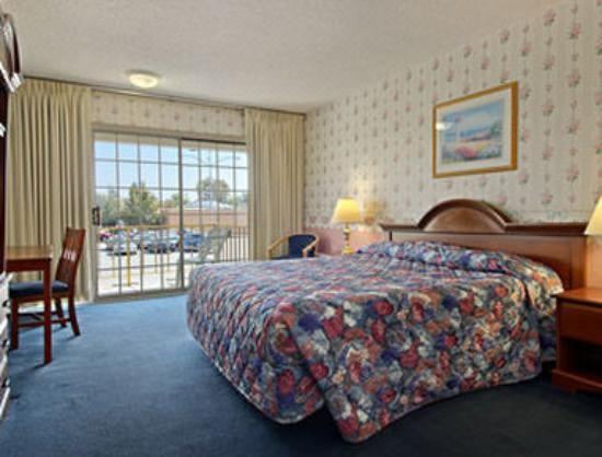 Photo of Bedroom in Oleander - Sunset