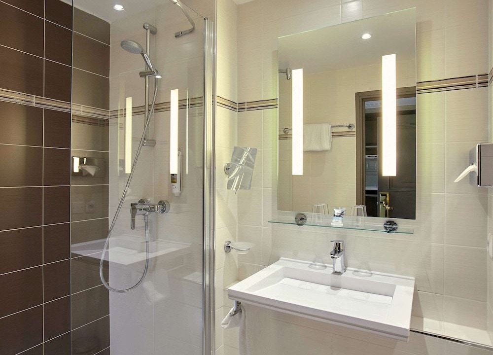 Photo of Bathroom in Le Chesnay