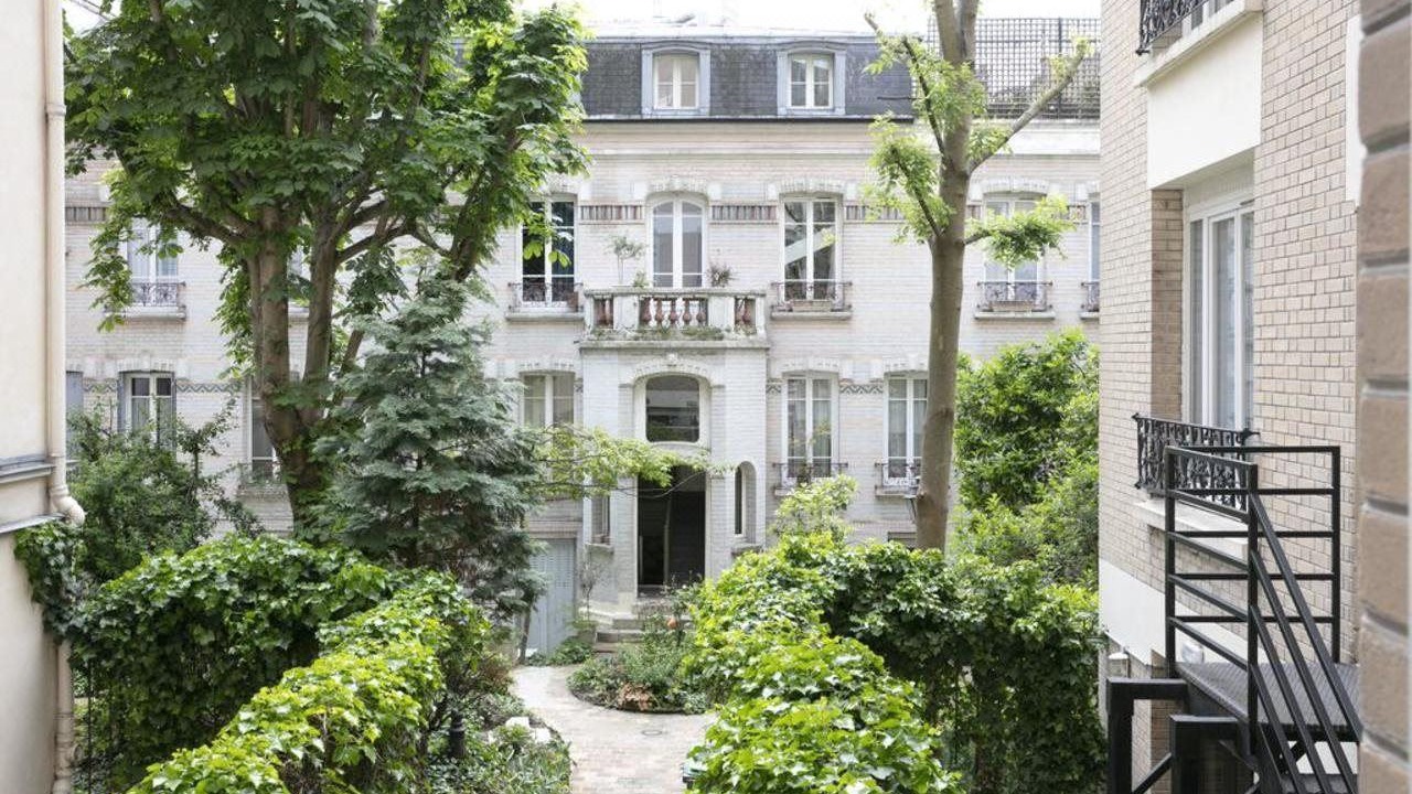 Photo of Buildings in Plaisance
