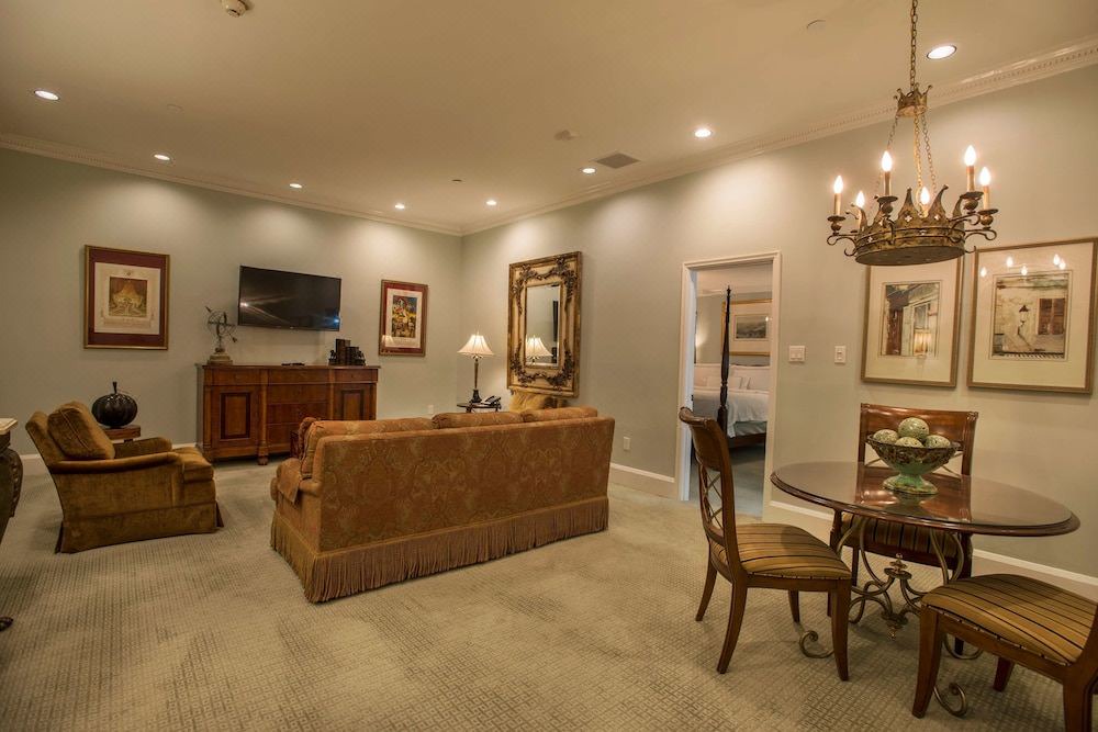 Photo of Livingroom in French Quarter