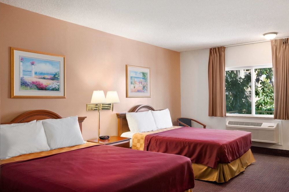 Photo of Bedroom in Oleander - Sunset