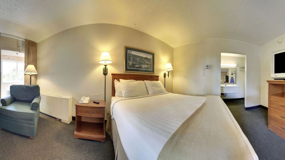 Photo of Bedroom in Cedar Falls