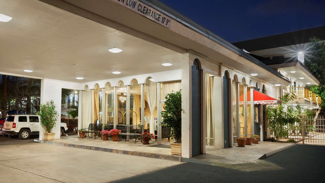 Photo of Buildings in Oleander - Sunset