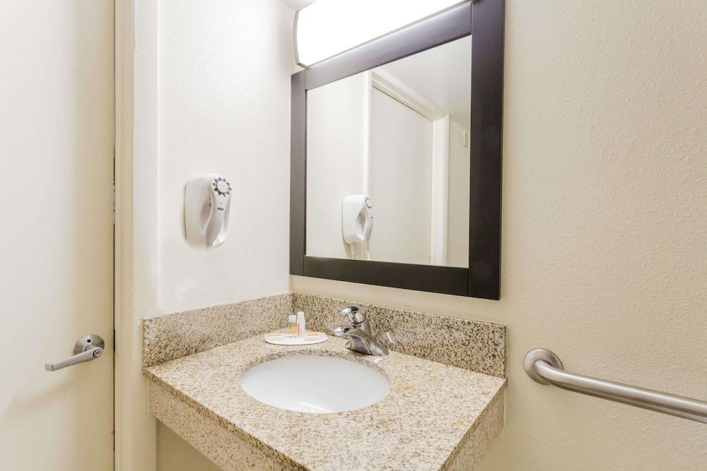 Photo of Bathroom in Camp Springs
