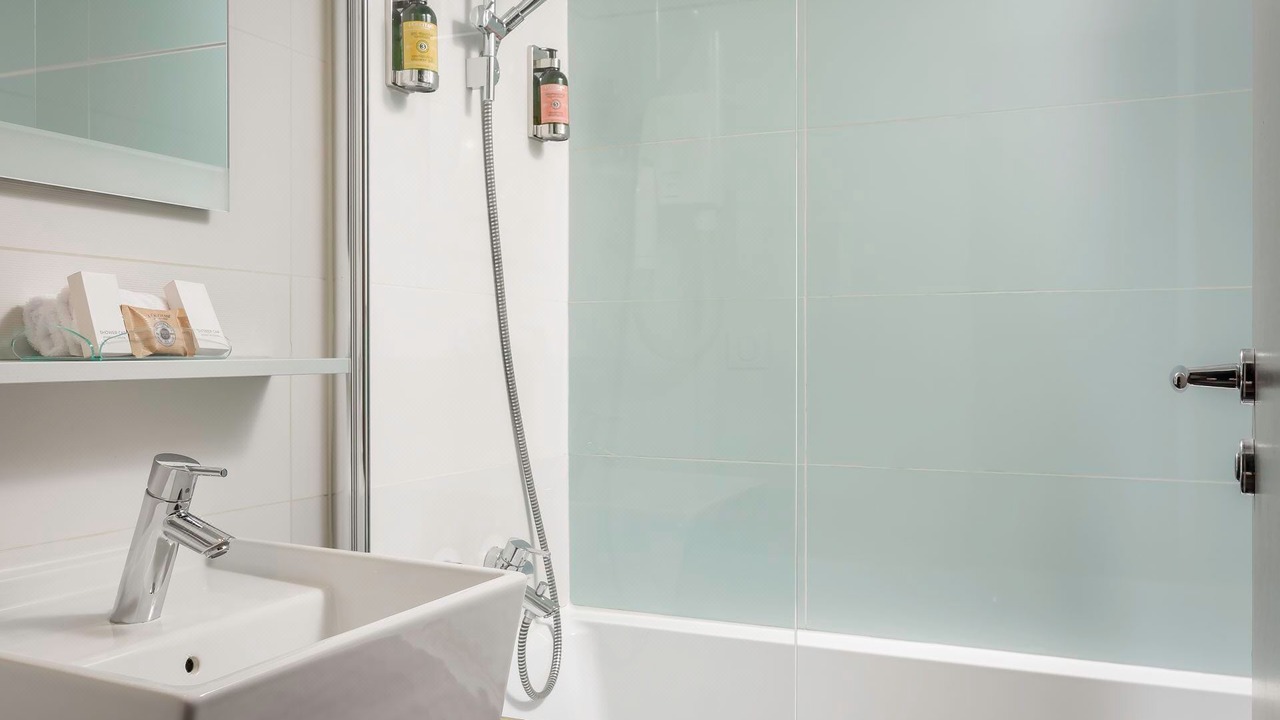 Photo of Bathroom in Quartier de la Plaine-de-Monceaux