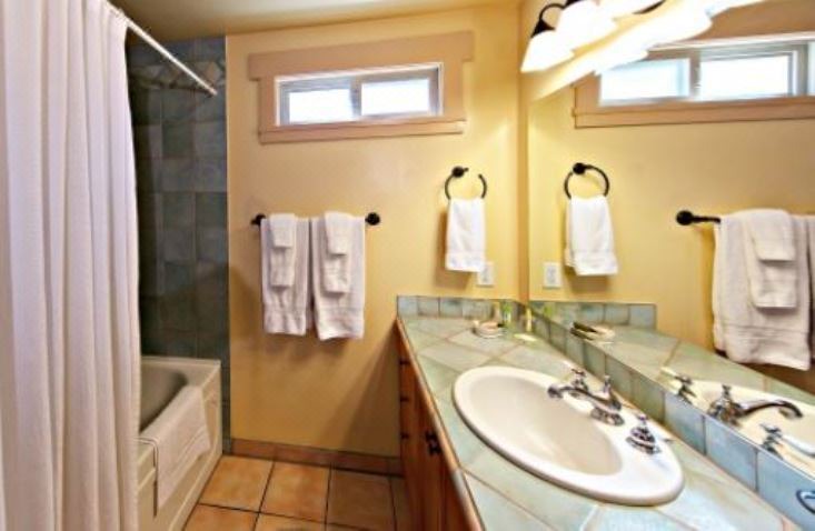 Photo of Bathroom in Mira Monte
