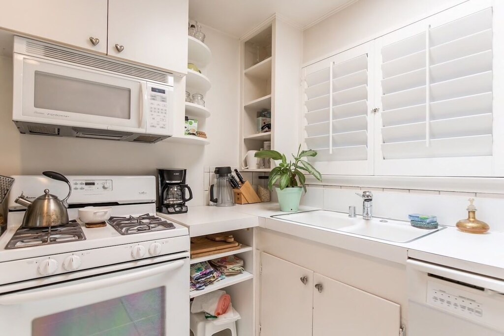Photo of Kitchen in Venice Canals