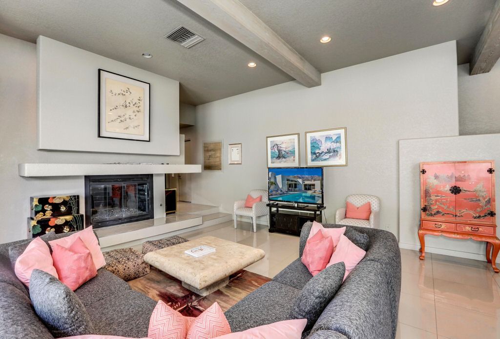 Photo of Livingroom in Chino Canyon