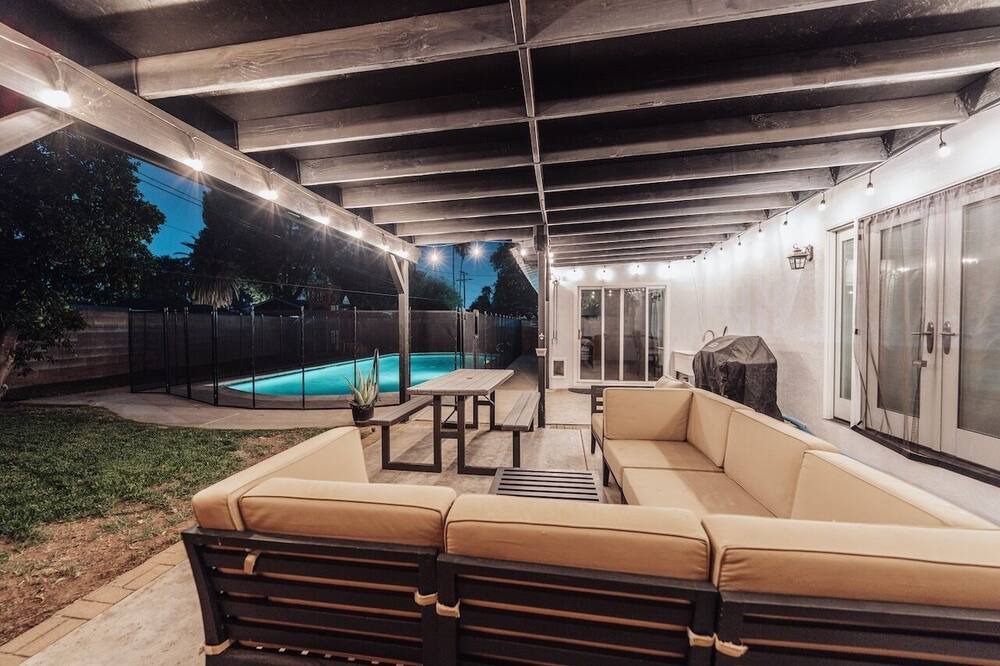 Photo of Outdoor in Canoga Park