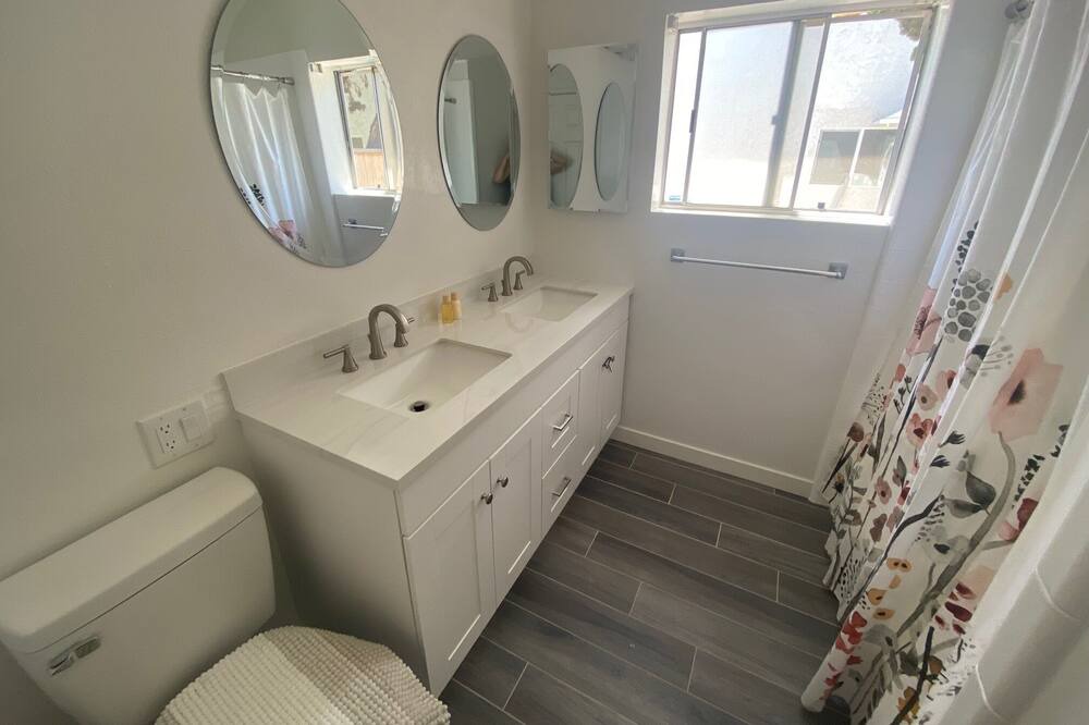 Photo of Bathroom in Belmont Heights