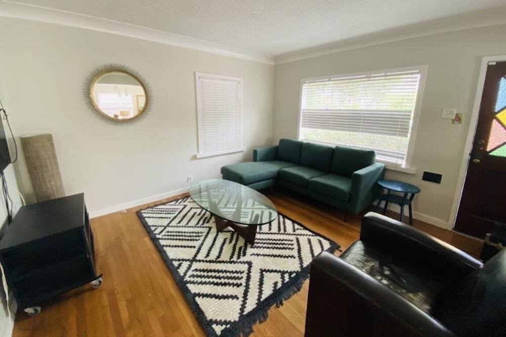 Photo of Livingroom in Belmont Heights