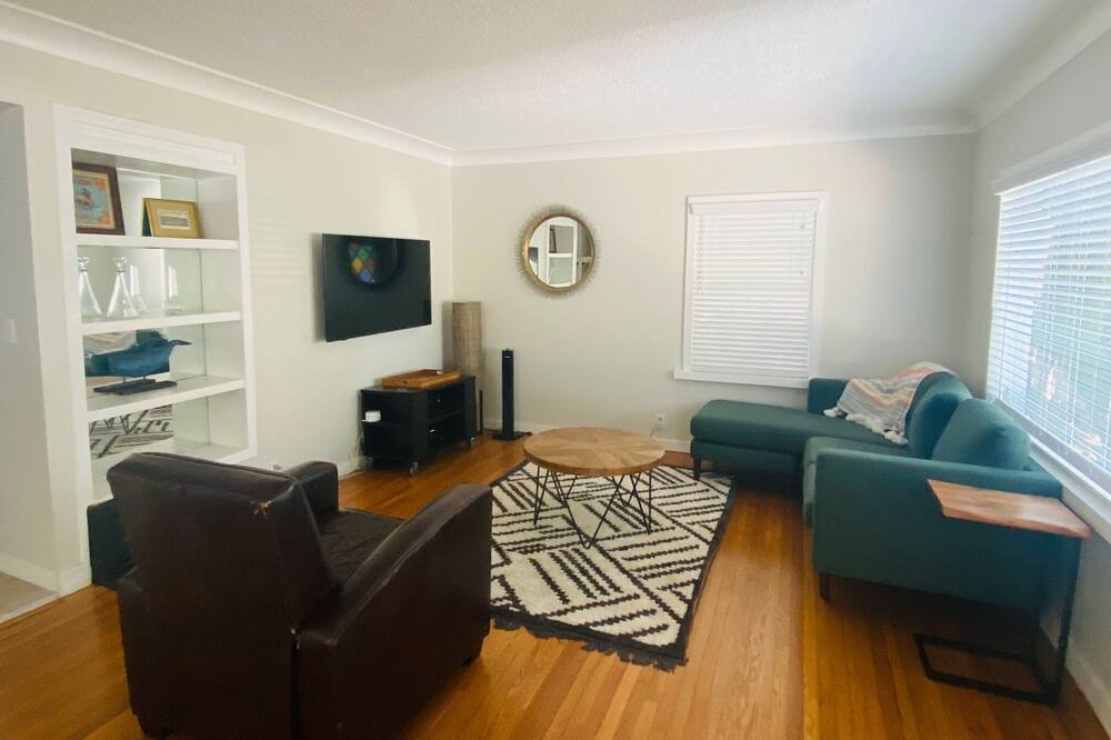 Photo of Livingroom in Belmont Heights